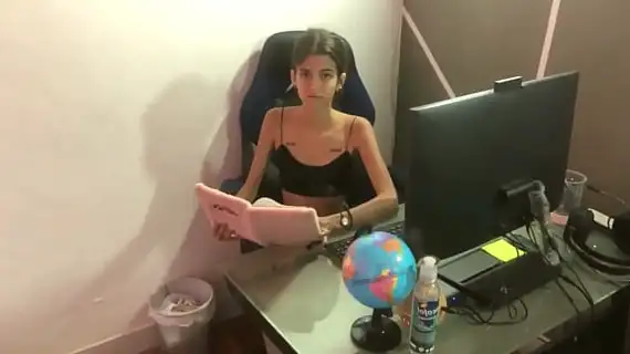 piscologa sexual no se aguanta las ganas de ver mi verga grande y me la follo por su cono apretado porno en espanol historia completa 1733441015